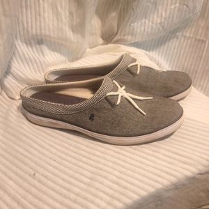 Grasshoppers slip on size 10